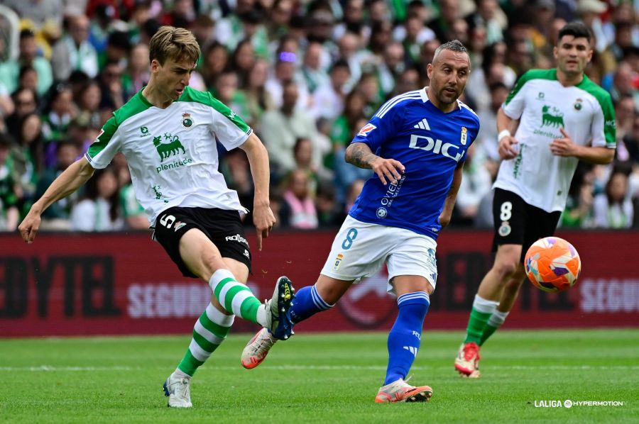 Racing y Oviedo se complican el ascenso directo