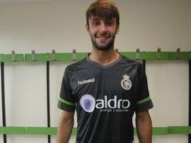El mediocampista procede del Racing. Twitter/RCDeportivo