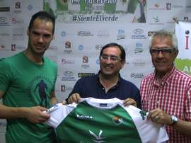 Javi Navarro ya es nuevo jugador del Cacereño. CPCacereñoSAD