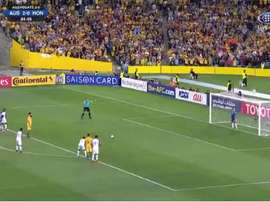 O momento que selou o jogo: O 3º gol de Mile Jedinak. Captura7Twitter