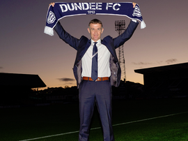 Jim McIntyre has signed a one-year rolling deal. Twitter/DundeeFC