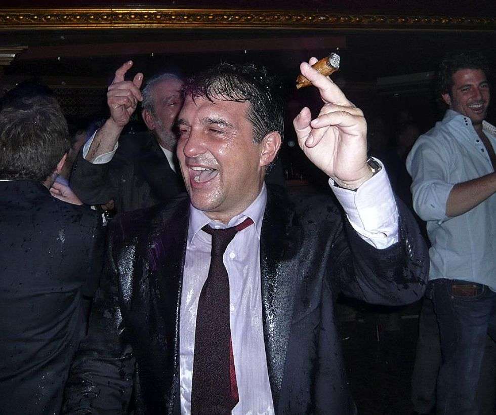 Cules - Página 13 Joan-laporta--ex-presidente-del-barcelona--en-la-discoteca--luz-de-gas---banado-en-champan-y-con-un-puro-en-la-mano