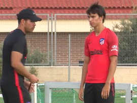 Felix et Simeone en grande discussion. Captura/ASTV