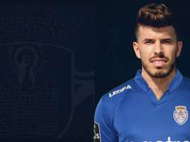 O avançado de 27 anos regressa, assim, a Portugal. cdfeirense