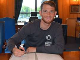 Joe Garner firma con el conjunto escocés. Official_ITFC