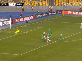 Willock scores for Arsenal. Captura/SportTV