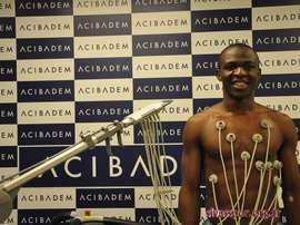 Jogador nas instalações médicas do clube turco. Twitter/Sivasspor