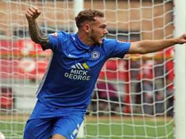 Jon Peter Taylor, celebrando un gol con el Peterborough United. ThePosh