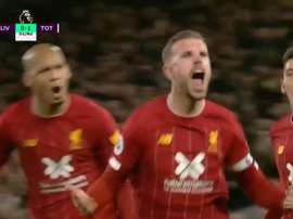 Henderson supera a muralha spur e empata o jogo.Captura/DAZN