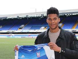El Ipswich Town se refuerza con Spence. IpswichTown