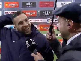 Alba usou do sentido de humor nas respostas ao jornalista. Captura/beINSports