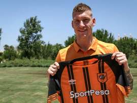 Netherlands defender Jordy de Wijs has signed for Hull City. Hull City