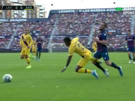 Miramon fouled Semedo inside the box and Messi scored from the spot. Captura/DIRECTVSPORTS