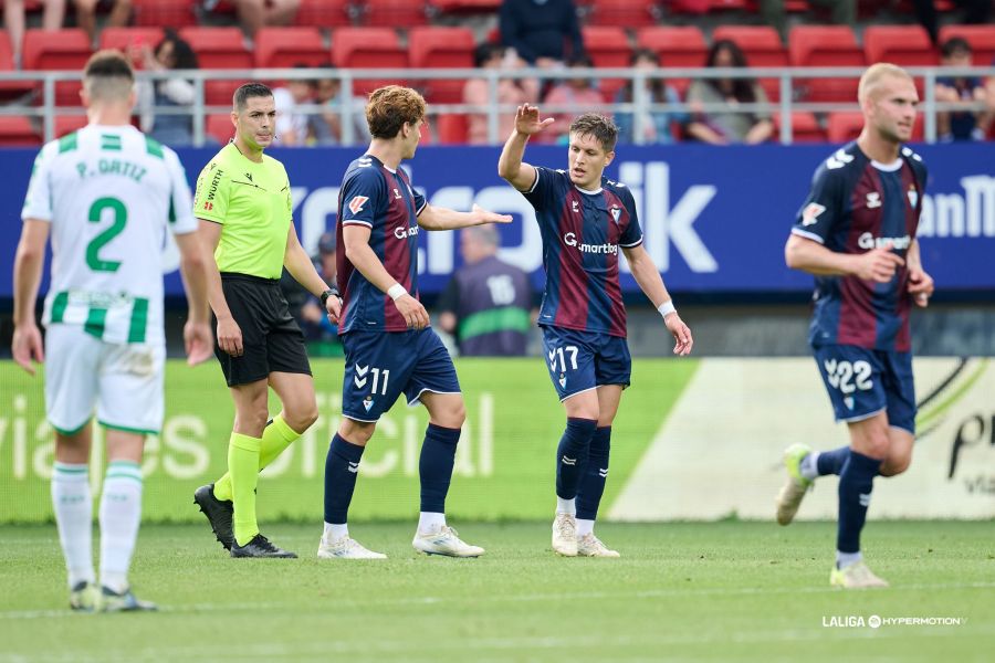 El Eibar atropella a un Córdoba muy dejado