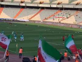 Les joueurs ont applaudi les femmes présentes dans le stade en Iran. Captura/@maryampapi1
