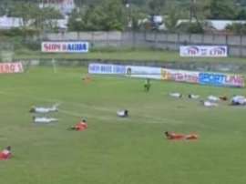 Un partido de Honduras se suspendió por el ataque de unas abejas. Twitter