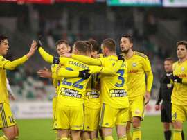 Futebol e portões abertos no Campeonato de Belarus. Twitter/FCBate