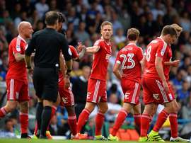 Morrison (centro) estará vinculado al Birmingham hasta 2019. Birmingham
