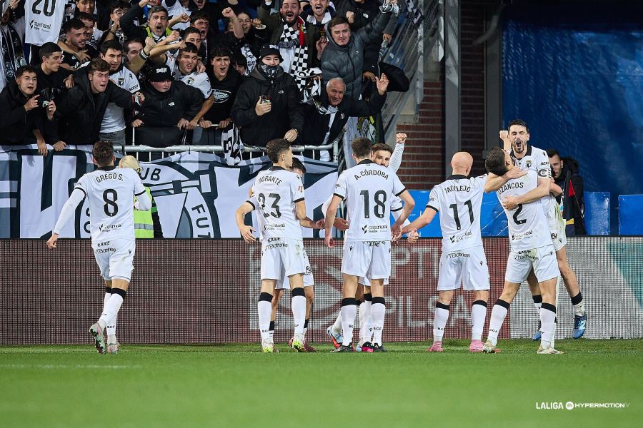 Un Burgos de 'play off' conquista Mendizorroza