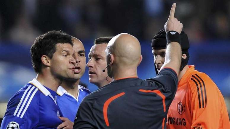 Je suis passé d'être un arbitre respecté au plus gros idiot de l'histoire en deux heures" - BeSoccer