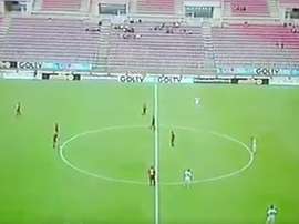 Los futbolistas guardaron un minuto de silencio espontáneo. Twitter