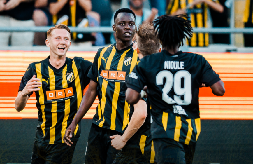 'Häcken mate' con una torre en el 96'