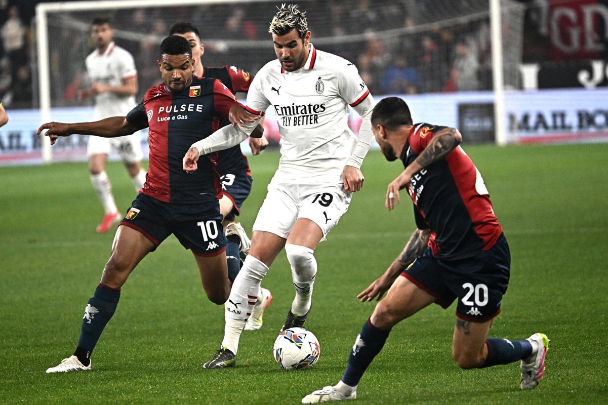 El Milan esquiva otro 'palo' liguero en dos minutos de oro