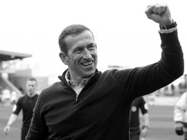 Justin Ediburgh a perdu la vie à 49 ans. Twitter. Twitter/leytonorientfc