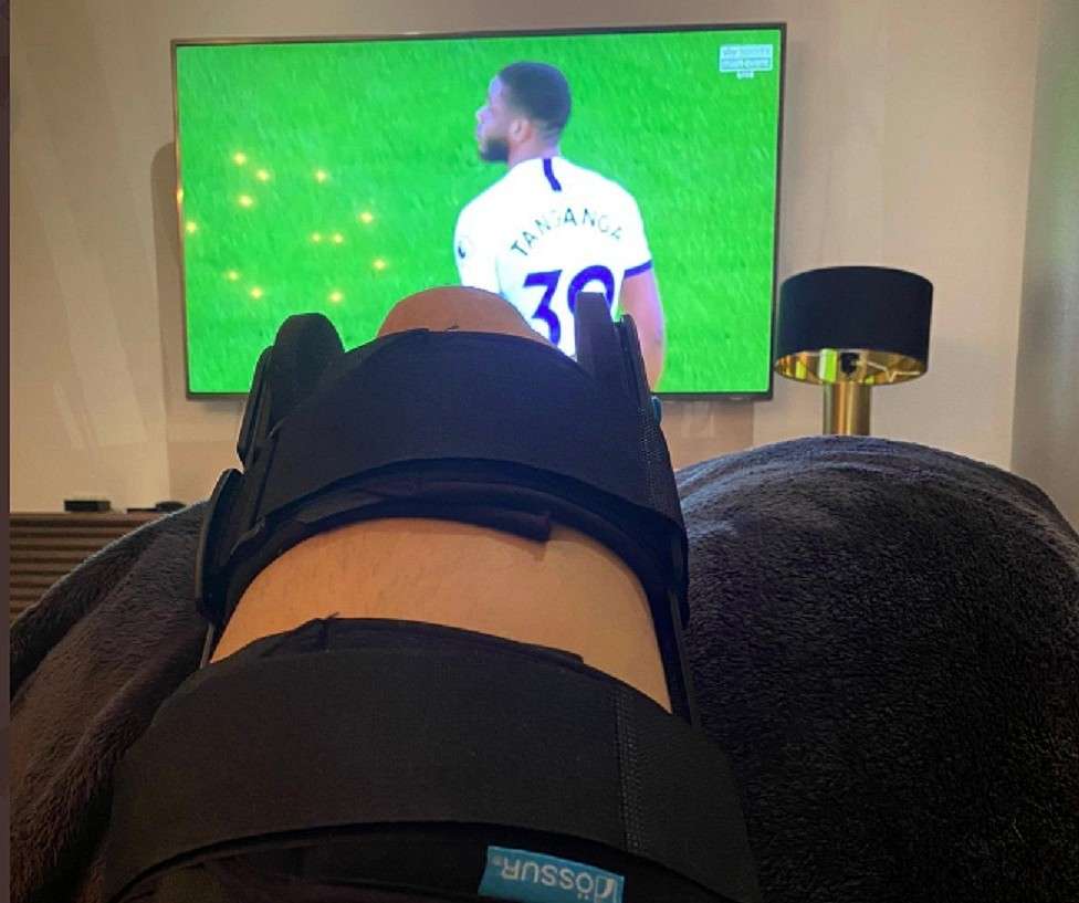 Kane saiu da sala de cirurgia e foi apoiar o Tottenham ...