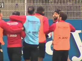 Karim Bellarabi y Roberto Hilbert llegaron a las manos en un entrenamiento. Youtube/Bild