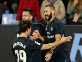 Benzema porta avanti i suoi realizzando una doppietta. AFP