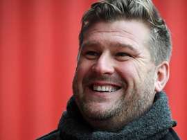 Karl Robinson va rester coach de Oxford. Twitter/OUFCOfficial