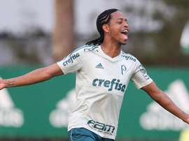 Keno celebra pelo Palmeiras. Palmeiras