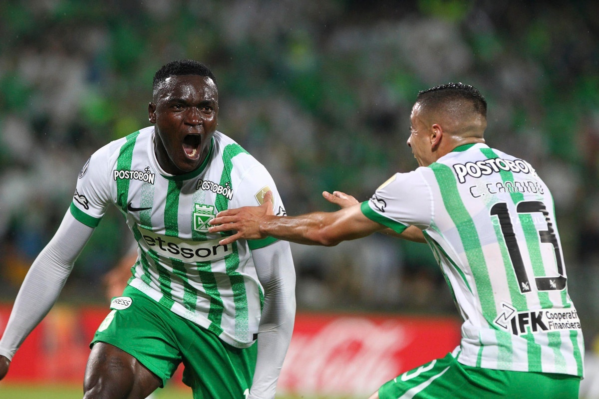 Viveros le da aire a un sufrido Atlético Nacional