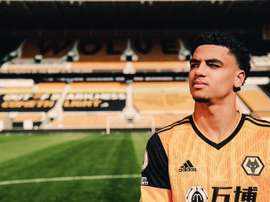 Officiel : Ki-Jana Hoever rejoint les Wolves. Twitter/Wolves
