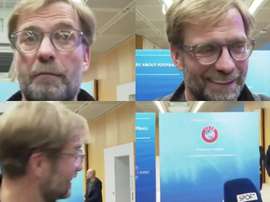 Klopp voit venir Guardiola et fait mine de s'enfuir !. Capturas/Sky