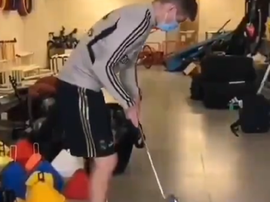 Kroos precisará de umas aulas com Bale. Captura/toni.kr8s