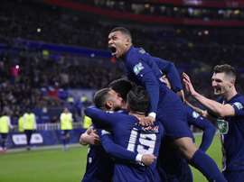 Mbappé comemora um dos três gols contra o Lyon na semifinal da Copa da França. Twitter/PSG