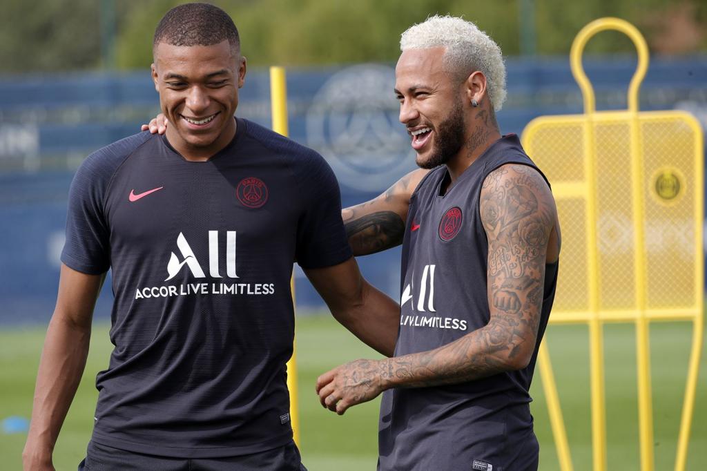 Mbappé evita polêmicas e afirma que "respeita muito" Neymar