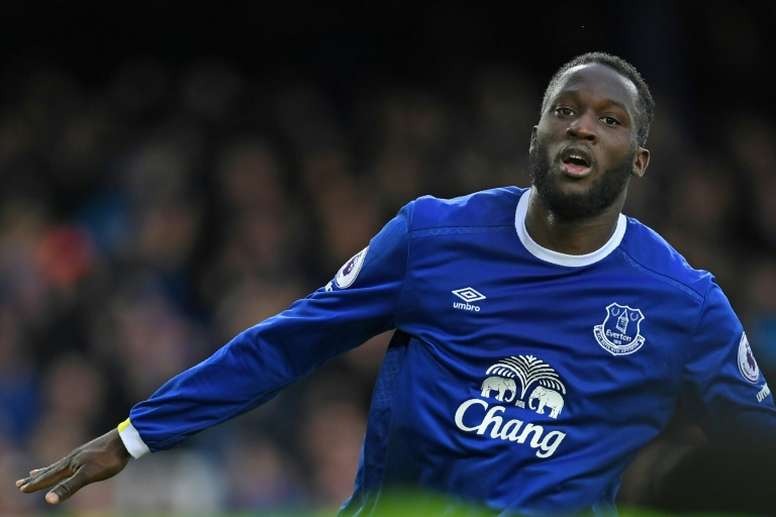 pics Lukaku Signs For Everton besoccer