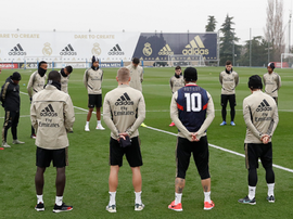 Um minuto de silêncio por Kobe Bryant e homenagem de Ramos. Twitter/RealMadrid