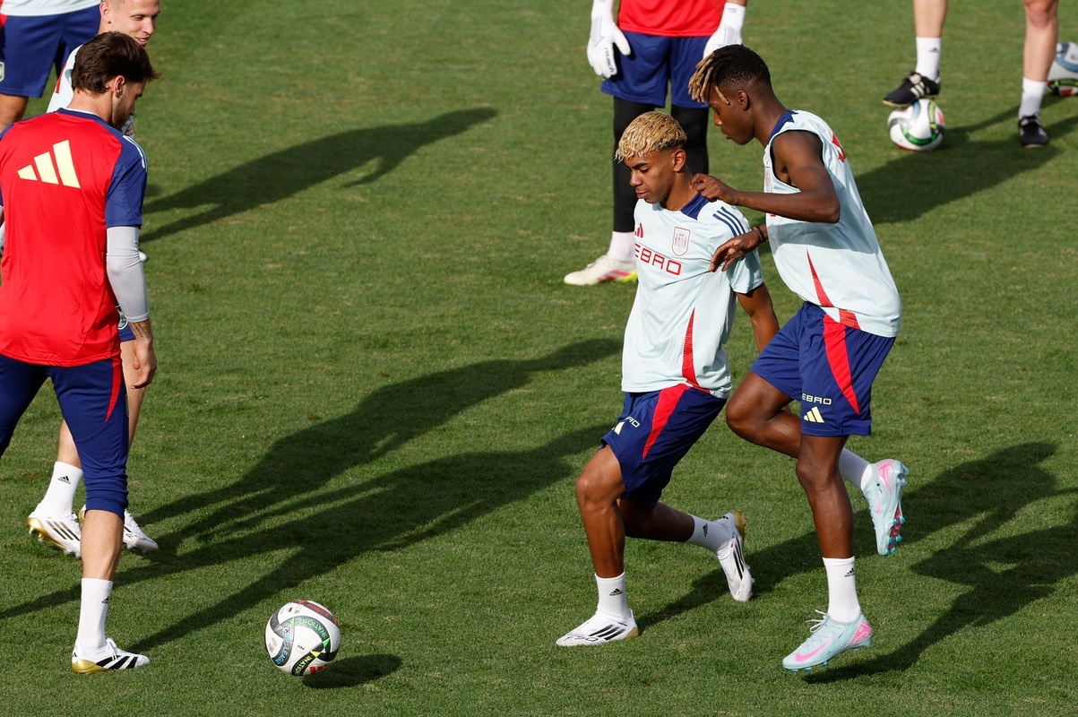 Las cifras de Lamine: del '10' del Barça al polémico 19,3 de su padre