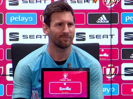 La cara de Messi cuando le preguntaron si quiere seguir en el Barça. Captura/GOL