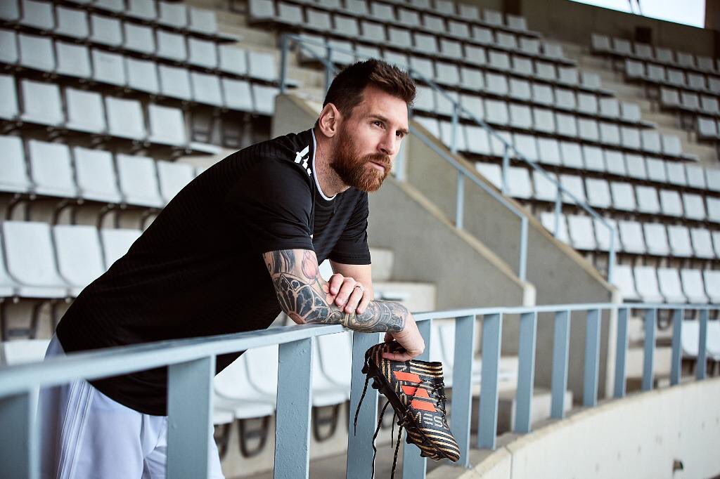 what boots does messi wear 2018