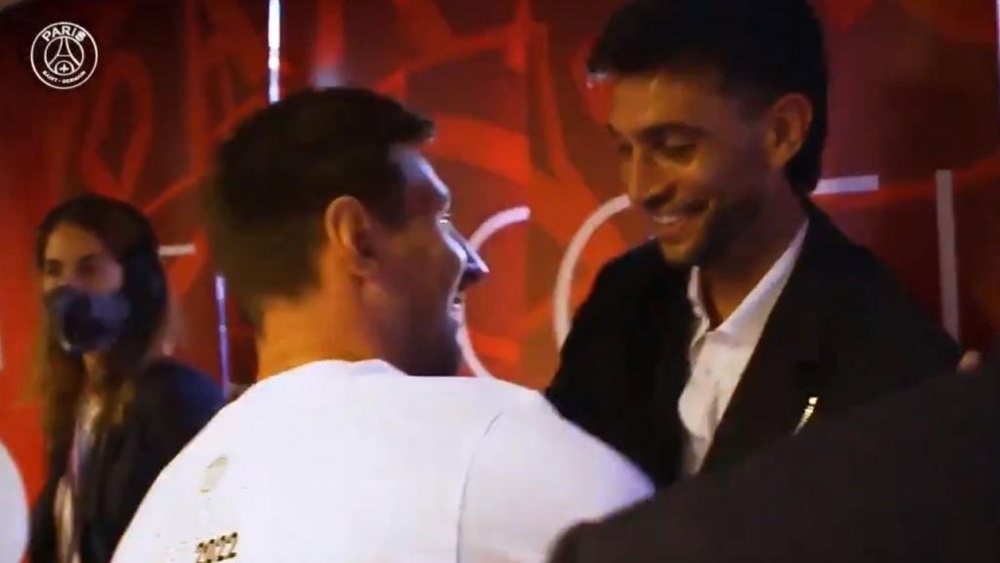 Pastore nella conversazione con Messi. PSG