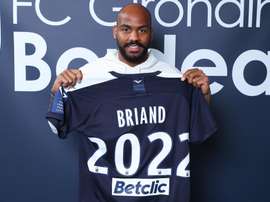 OFFICIEL : Jimmy Brian prolonge jusqu'en 2022 avec les Girondins. Twitter/Girondins Add video