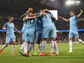 Los futbolistas del Manchester City celebran el tercer gol de Agüero ante el Borussia Mönchengladbach, en la primera jornada de la Champions League 2016-17. UEFA