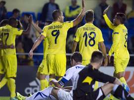 Los futbolistas del Villarreal celebran uno de los tantos anotados al Dinamo de Minsk. Twitter