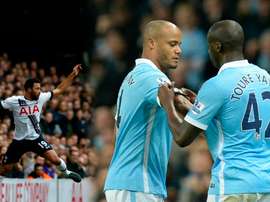 Los futbolistas Mousa Dembele, Vincent Kompany y Yaya Touré, los tres jugadores que más se lesionan de la Premier League. BeSoccer/AFP