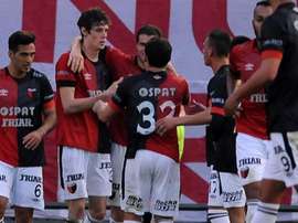 Los jugadores de Colon celebran un gol de Conti. Colon